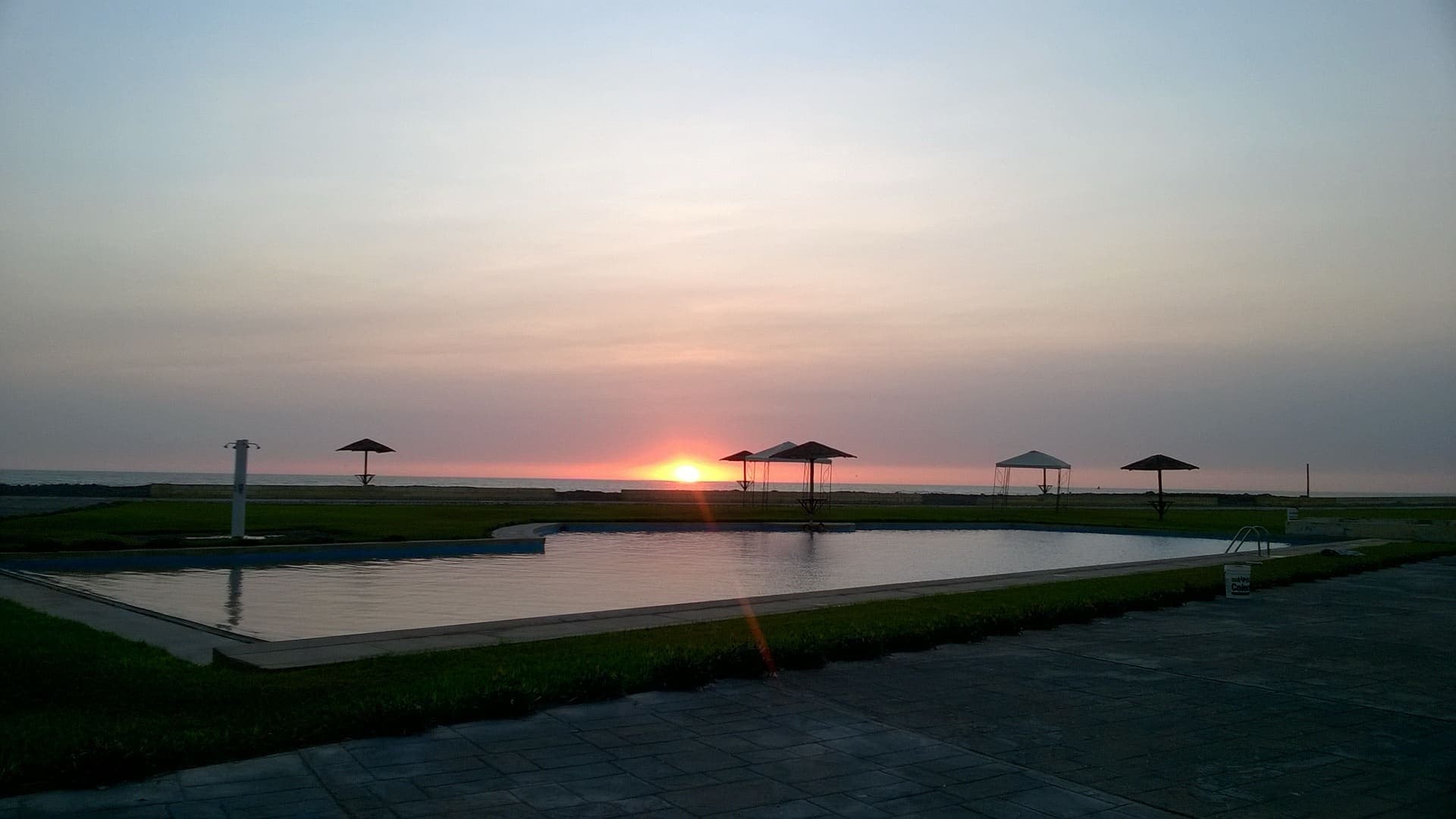 Atardecer en la piscina de Costa del Campo
